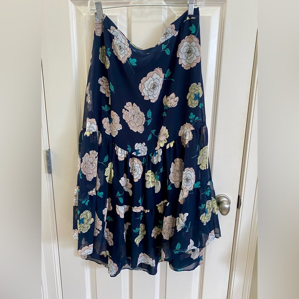 LOFT Outlet maxi skirt, side zip & tiered. Size-12